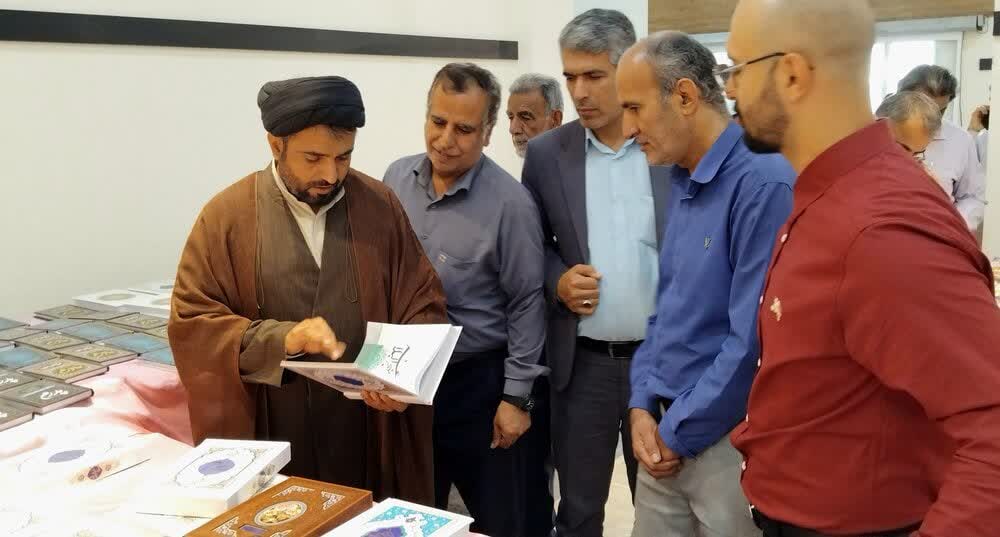 ۶ هزار بن کتاب در بندر دیر توزیع شد