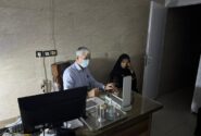 طبابت در گرمای طاقت‌فرسا و تاریکی شب؛ دکتر بردستانی حتی بدون برق هم چراغ سلامت مردم بردخون را روشن نگه می‌دارد