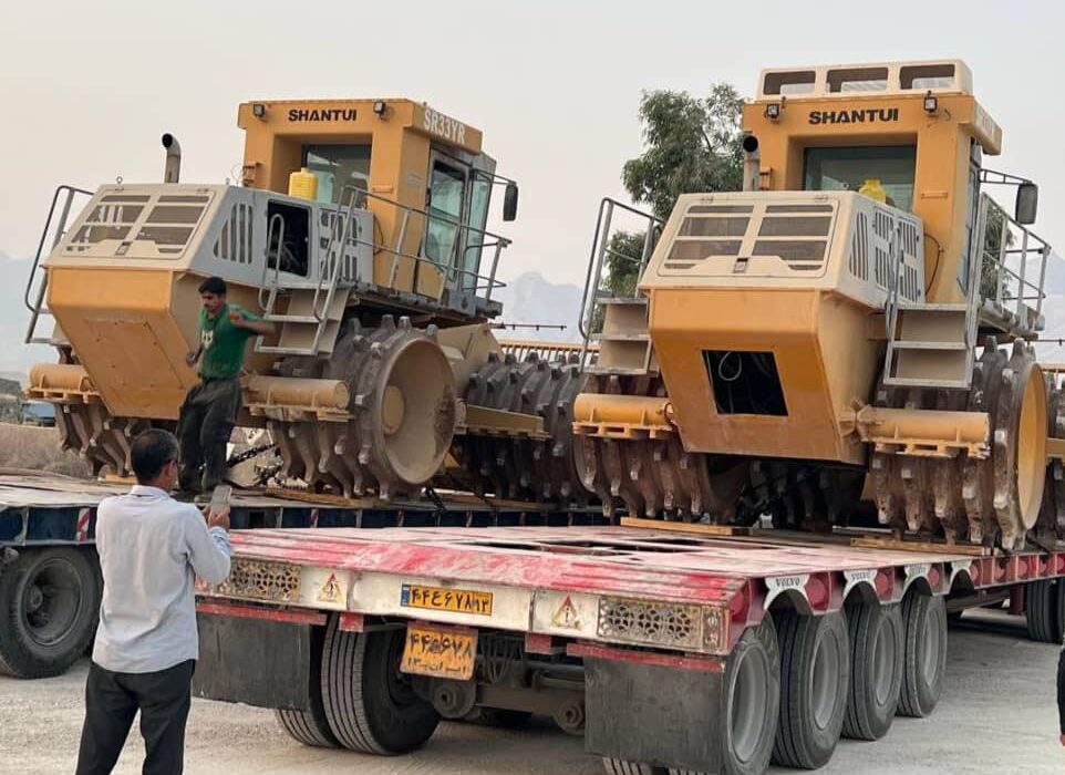 خرید و به‌کارگیری دو دستگاه کمپکتور لندفیل برای ارتقاء فرآیند دفن پسماند در دیر