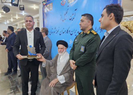 اداره ثبت اسناد و املاک دیر در مسیر تحول؛ نصاریوسفی برای دومین سال متوالی مدیر برتر کشور شد