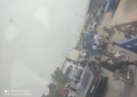 کارگران و رانندگان وانت نیسان بندر دیر در اعتراض به مالیات و بیکاری تجمع کردند