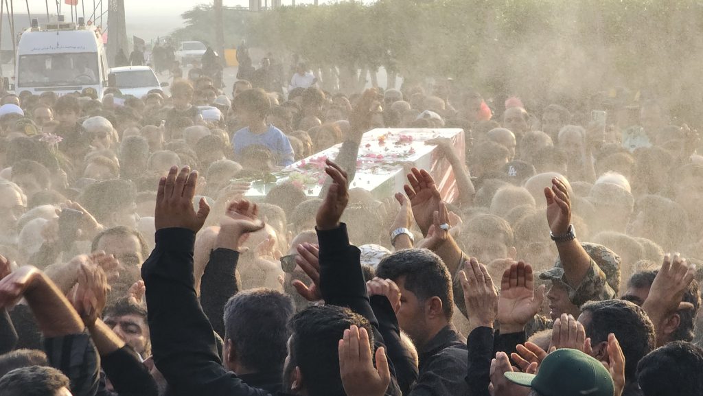 تشییع و تدفین باشکوه شهید گمنام در روستای سرمستان